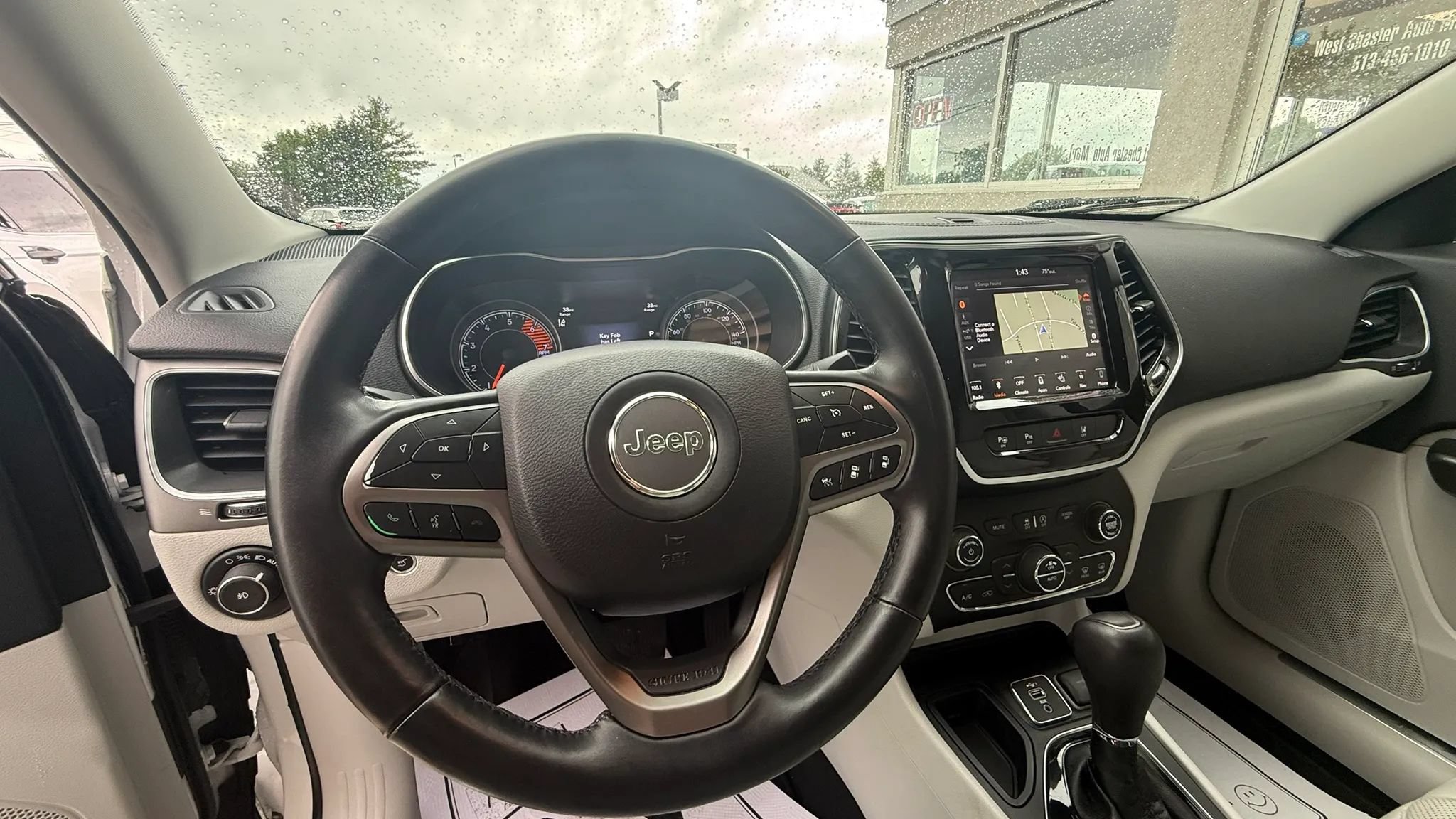 Used 2019 Jeep Cherokee Limited w/ Luxury Group FWD image 15