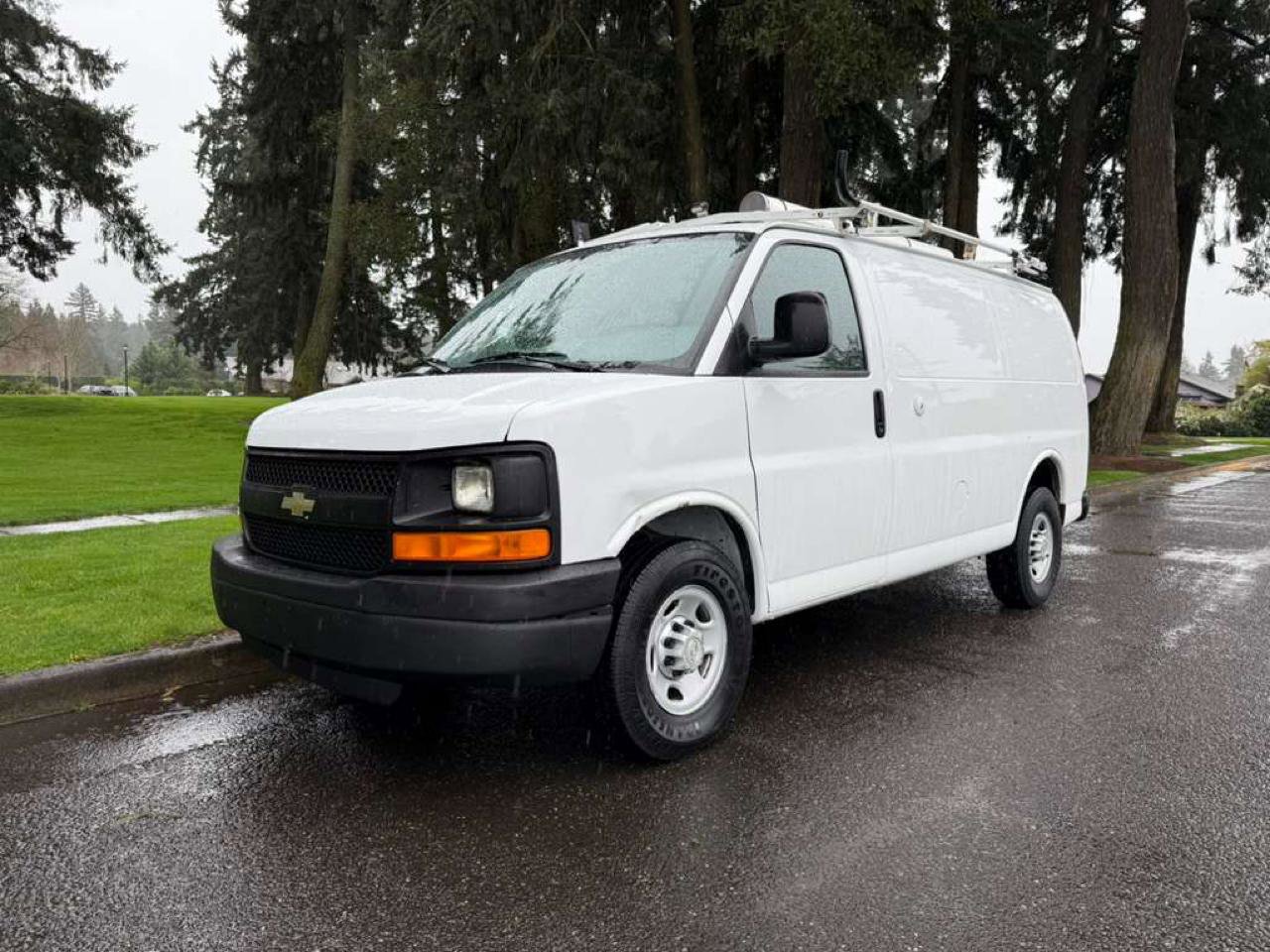 Used 2013 Chevrolet Express 2500 image 9