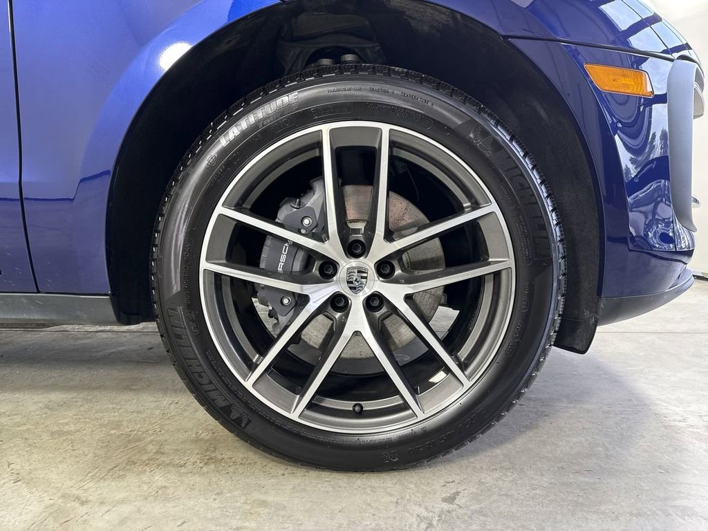 Certified 2025 Porsche Macan image 15