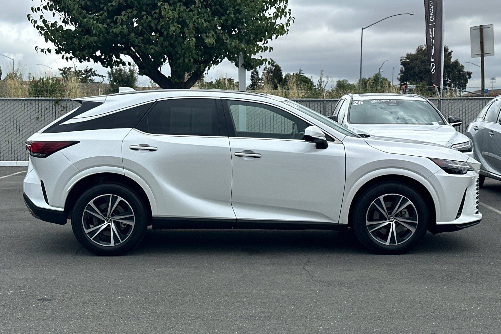 Used 2024 Lexus RX 350 Premium w/ Convenience Package AWD/4WD image 3