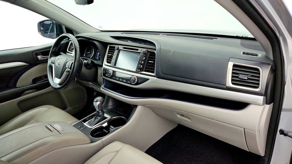 Used 2018 Toyota Highlander XLE FWD image 27