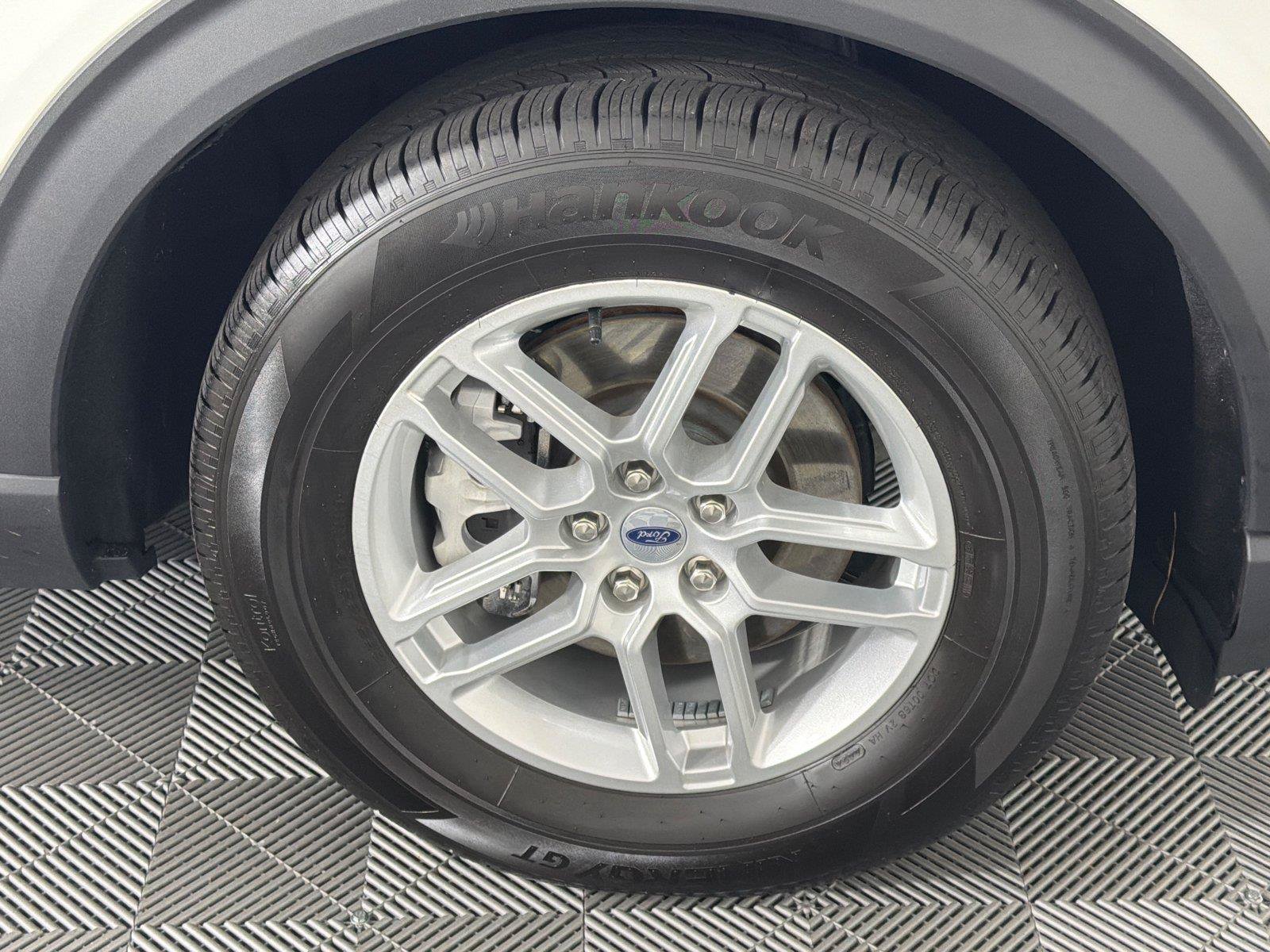 Used 2025 Ford Explorer Active RWD image 12