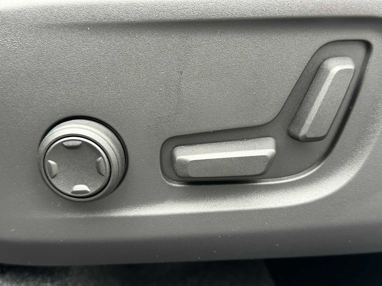 New 2026 Volvo XC40 B5 Plus w/ Protection Package Premier image 22