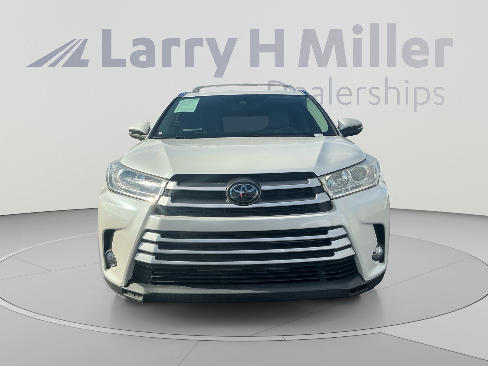 Used 2017 Toyota Highlander XLE AWD/4WD image 8