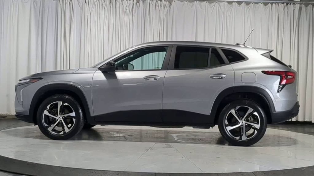 Used 2024 Chevrolet Trax RS w/ Driver Confidence Package FWD image 6