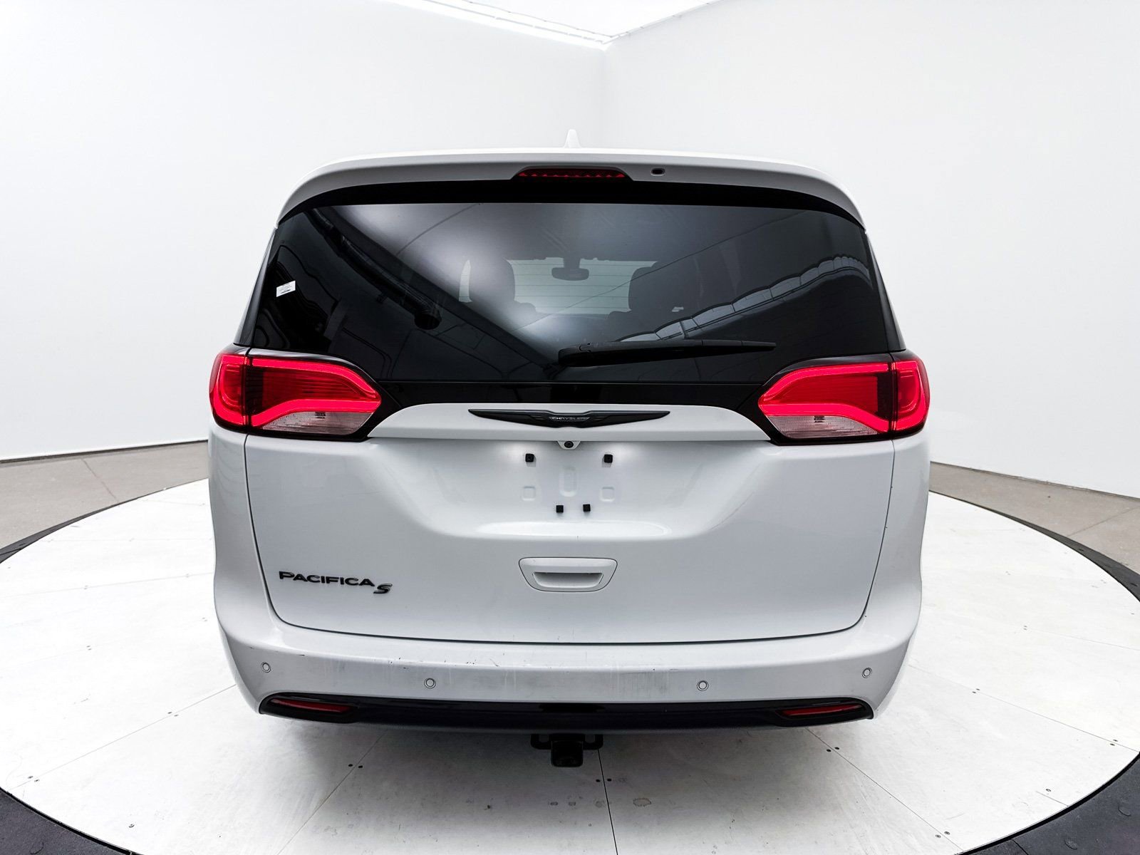 Used 2018 Chrysler Pacifica Touring Plus w/ S Appearance Package image 17