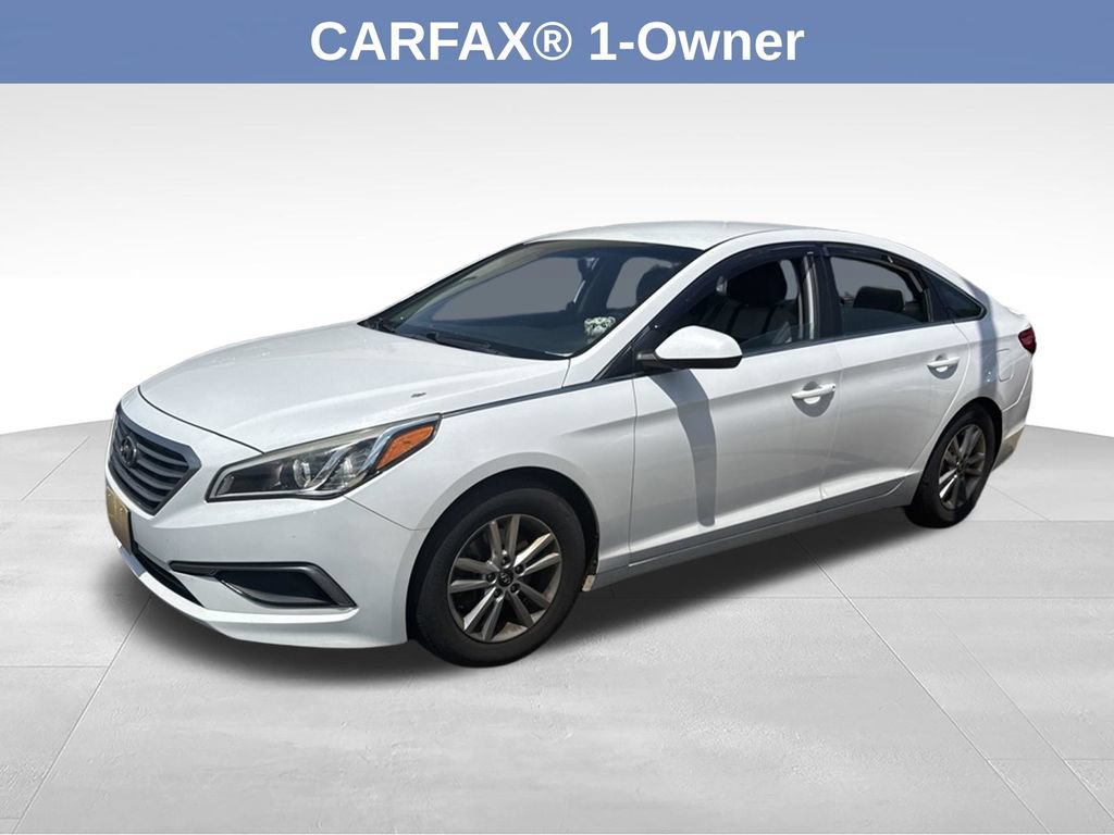 Used 2017 Hyundai Sonata SE w/ Cargo Package FWD image 2