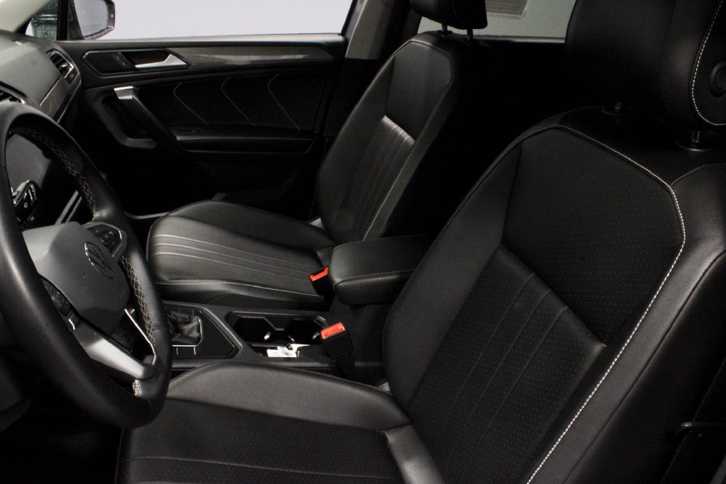 Used 2024 Volkswagen Tiguan SE FWD image 24