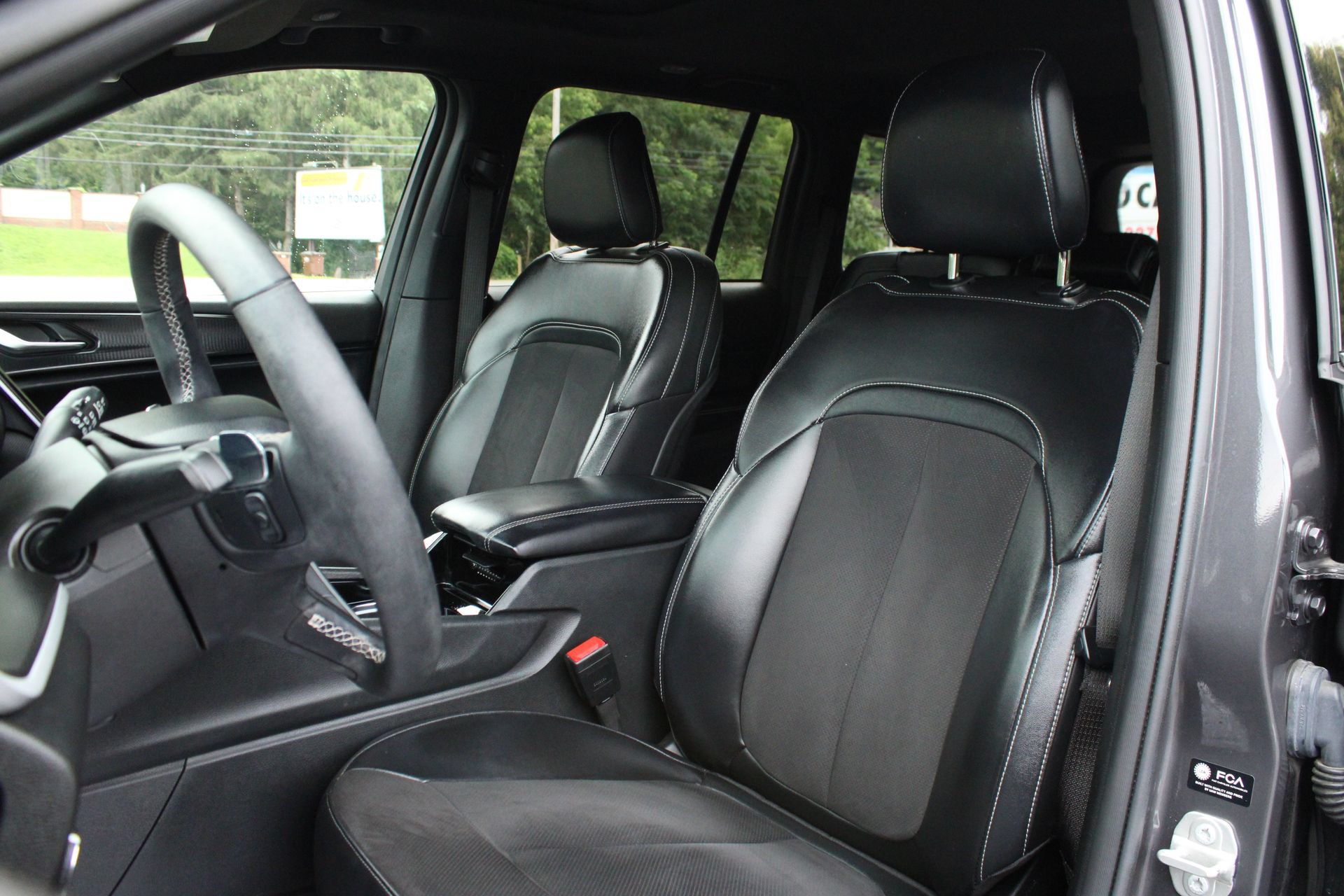 Used 2023 Jeep Grand Cherokee Altitude AWD/4WD image 14