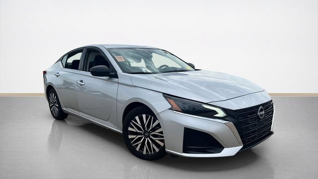 Used 2025 Nissan Altima 2.5 SV