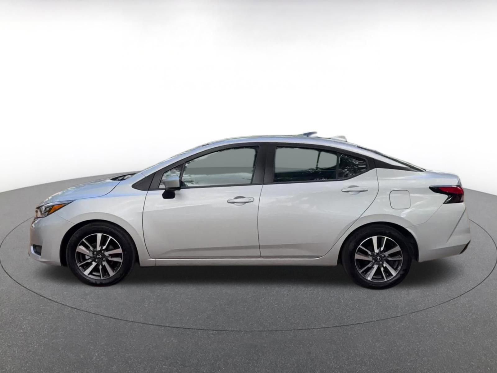 Used 2025 Nissan Versa SV FWD image 9