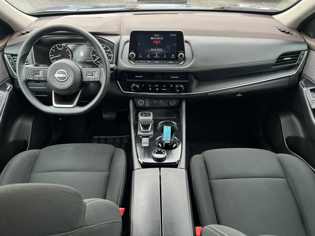 Used 2023 Nissan Rogue S image 29