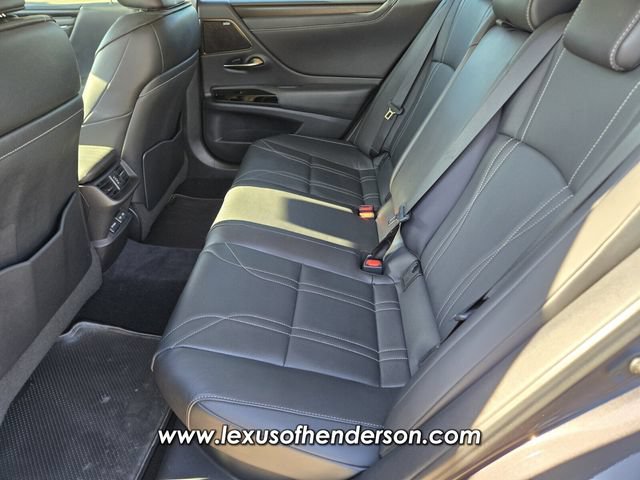 Certified 2022 Lexus ES 300h w/ Accessory Package FWD image 13