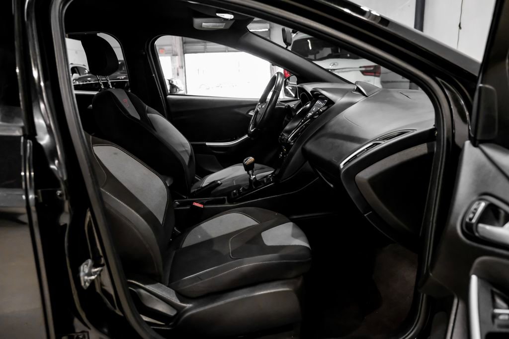 Used 2015 Ford Focus ST FWD image 28
