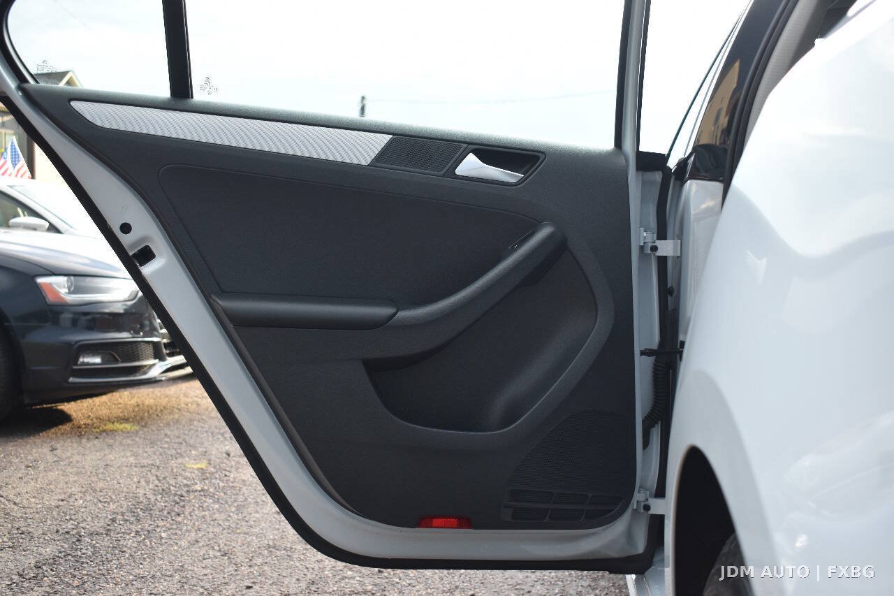 Used 2017 Volkswagen Jetta SE FWD image 10