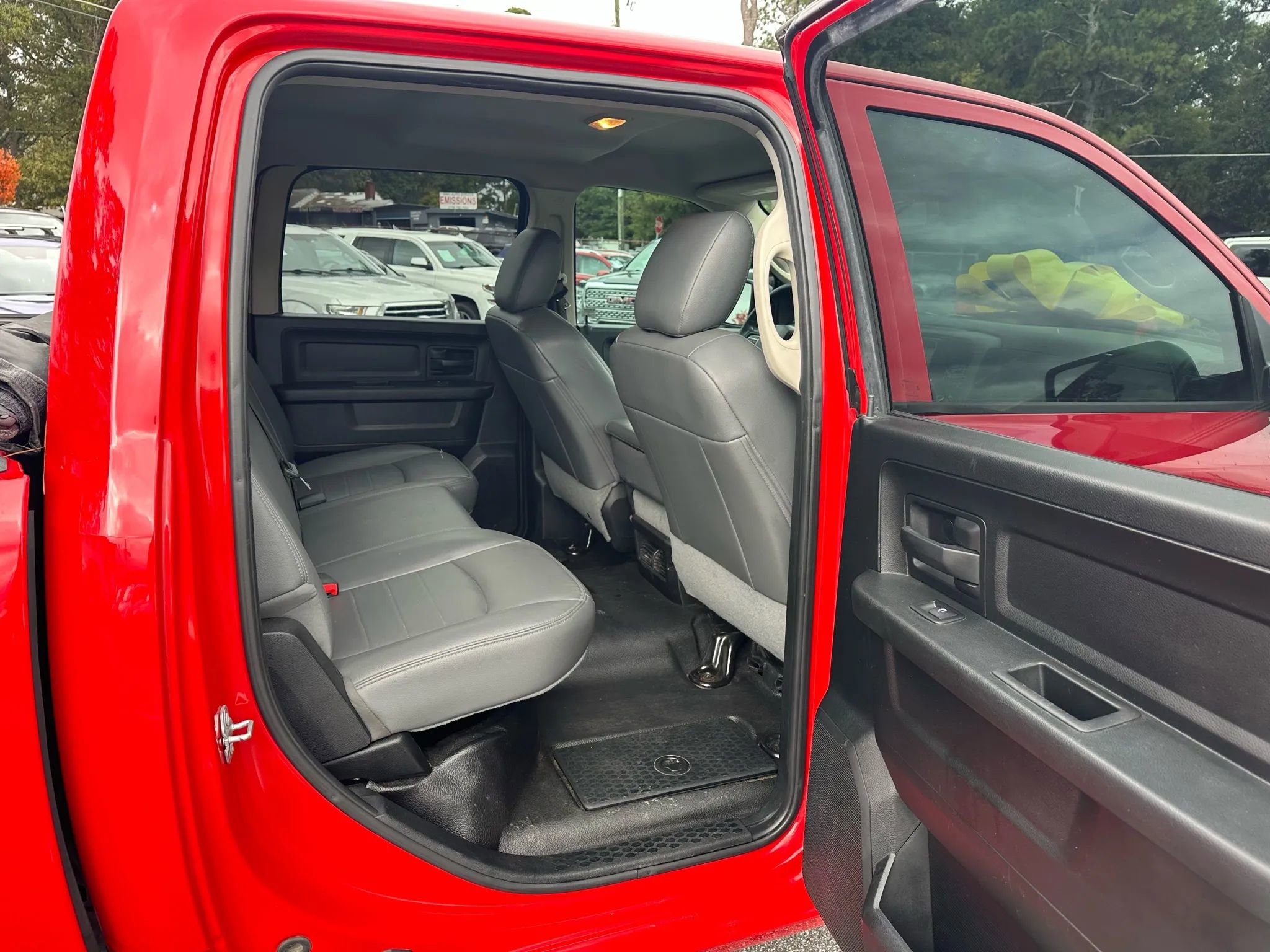 Used 2018 RAM 1500 Tradesman image 16