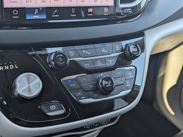 Used 2023 Chrysler Pacifica Touring-L FWD image 28
