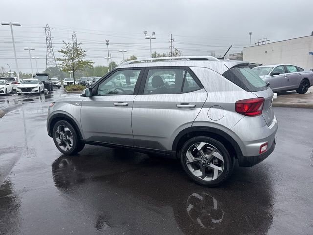 Used 2023 Hyundai Venue SEL w/ Cargo Package FWD image 11