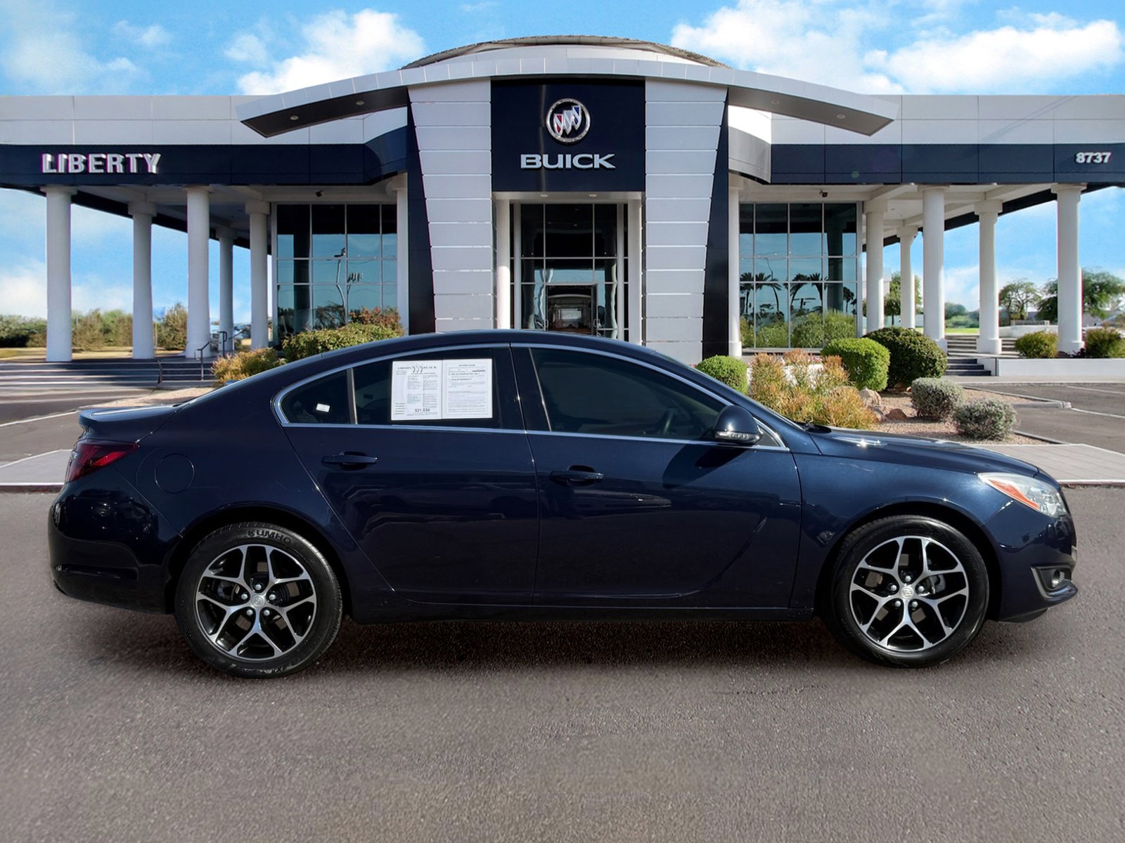 Used 2017 Buick Regal Sport Touring FWD image 2