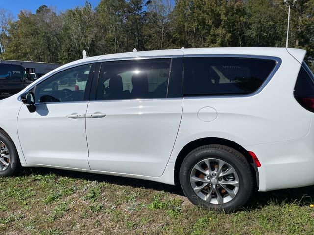 New 2026 Chrysler Pacifica Select image 4