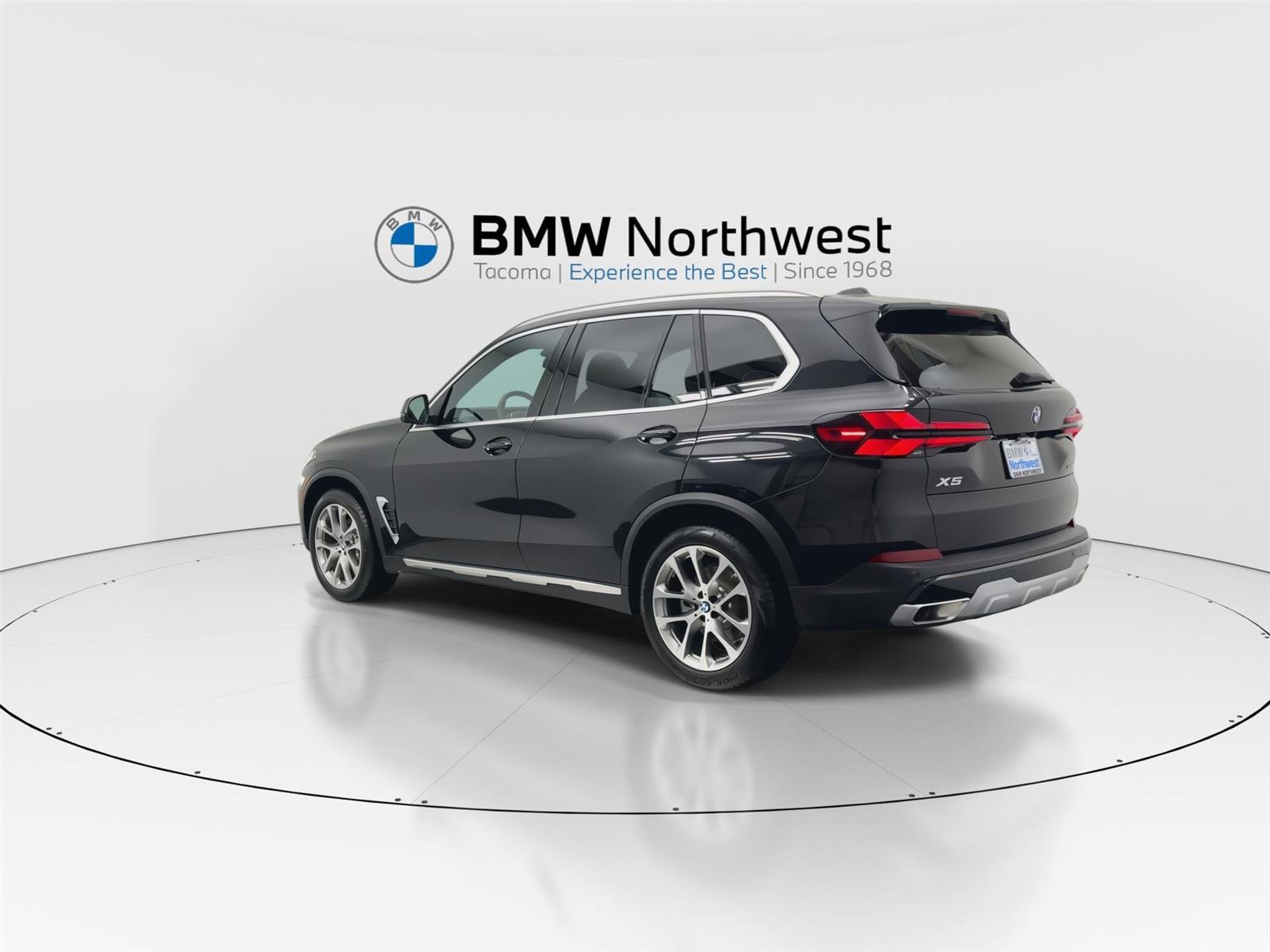 Used 2024 BMW X5 xDrive40i w/ Parking Assistance Package image 12