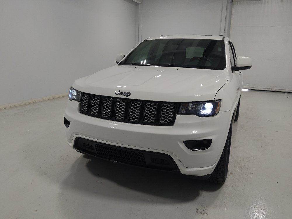 Used 2018 Jeep Grand Cherokee Altitude AWD/4WD image 15