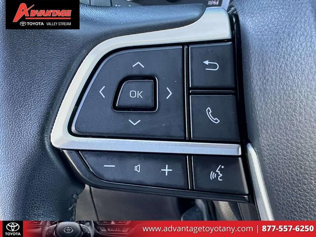Used 2023 Toyota Highlander LE image 23
