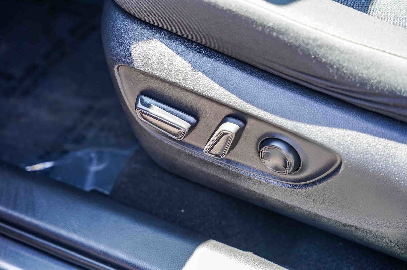 Used 2020 Toyota RAV4 XLE image 17