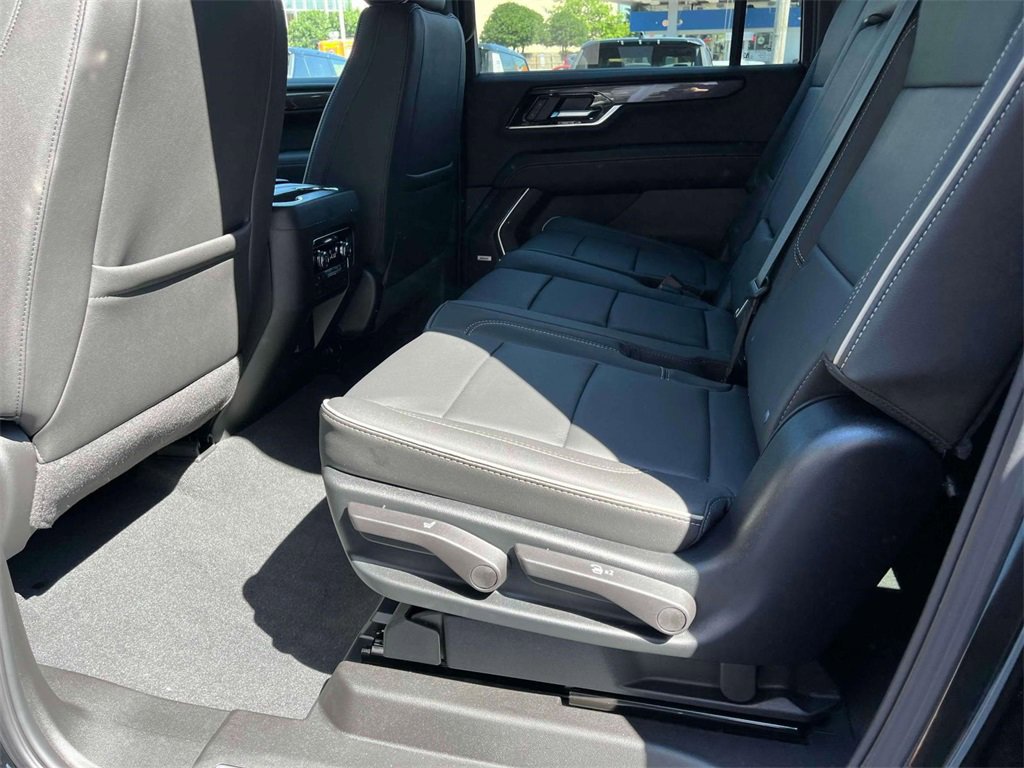 New 2025 GMC Yukon XL Elevation image 16