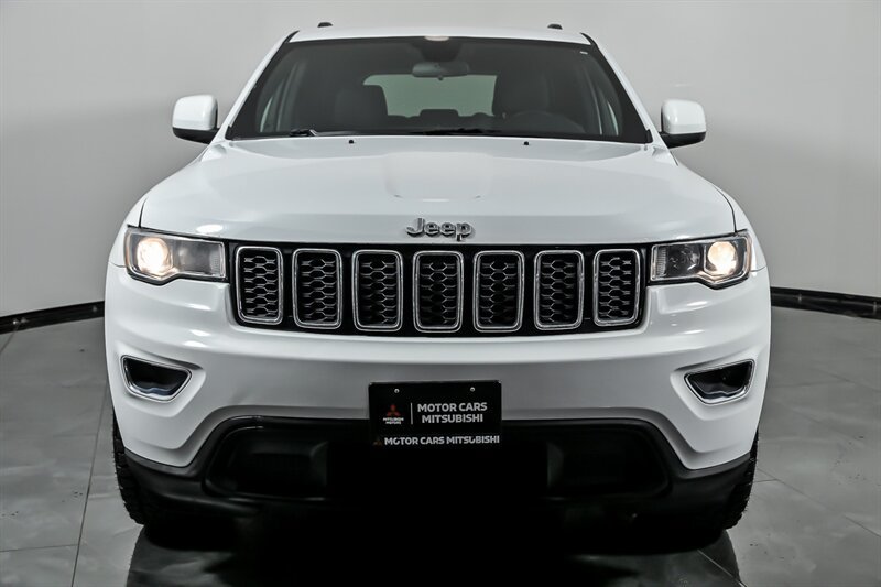 Used 2019 Jeep Grand Cherokee Laredo AWD/4WD image 4