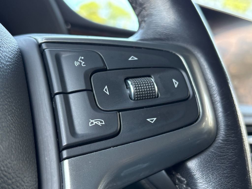Used 2023 Chevrolet Suburban Premier image 19