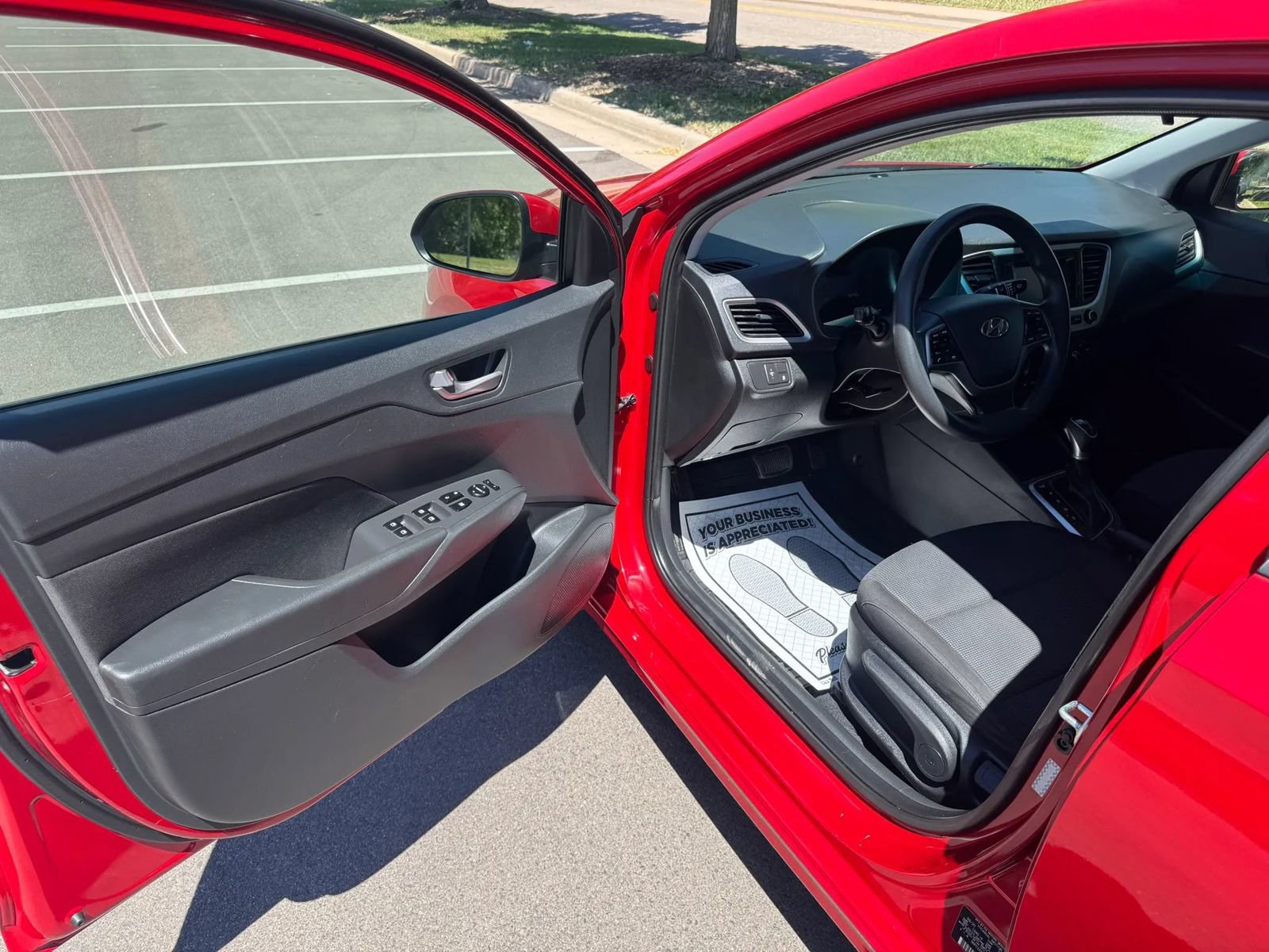 Used 2021 Hyundai Accent SE FWD image 6