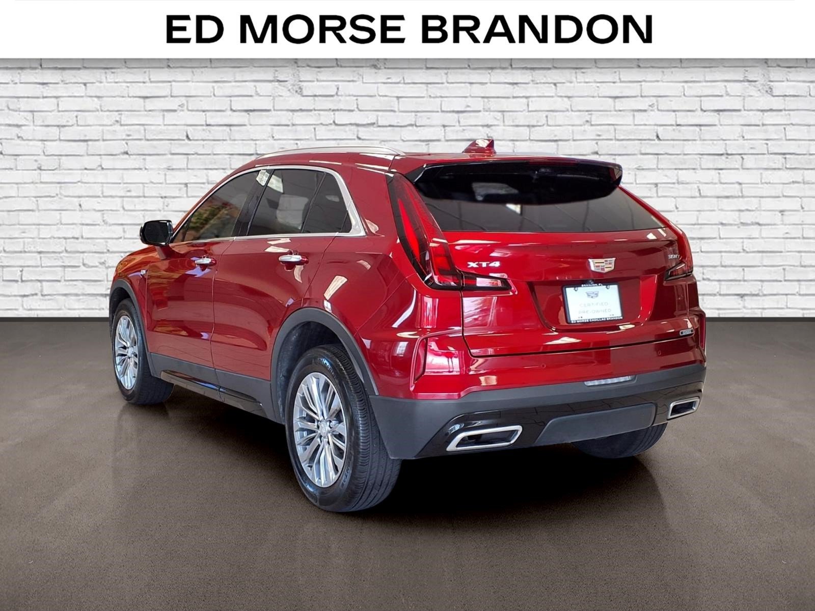 Certified 2024 Cadillac XT4 Premium Luxury w/ Technology Package FWD image 3