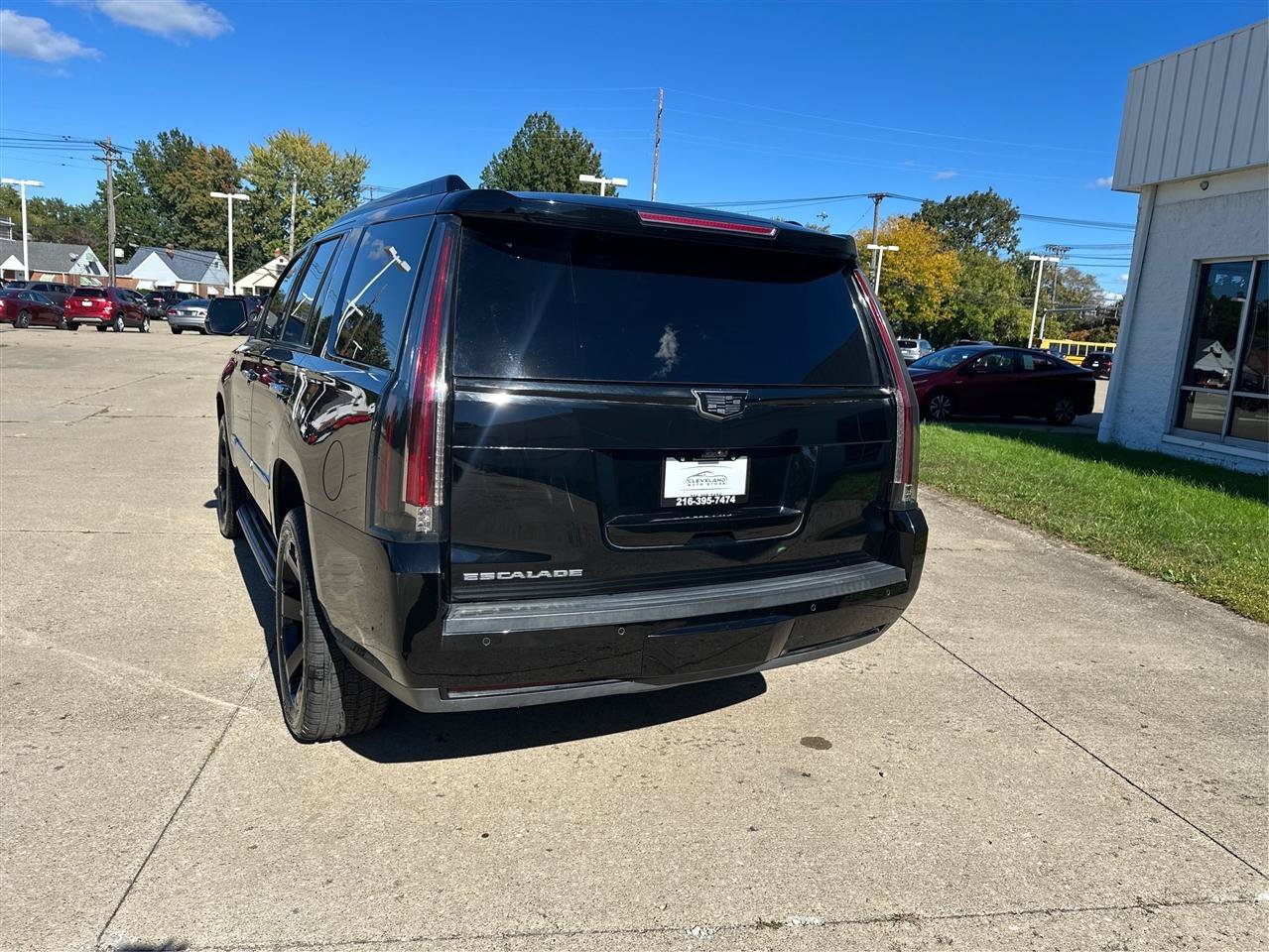 Used 2018 Cadillac Escalade Luxury AWD/4WD image 27