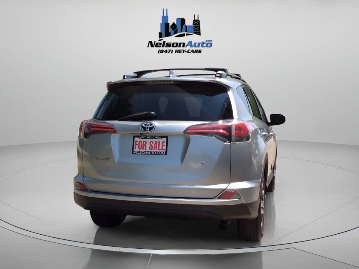 Used 2018 Toyota RAV4 LE FWD image 5