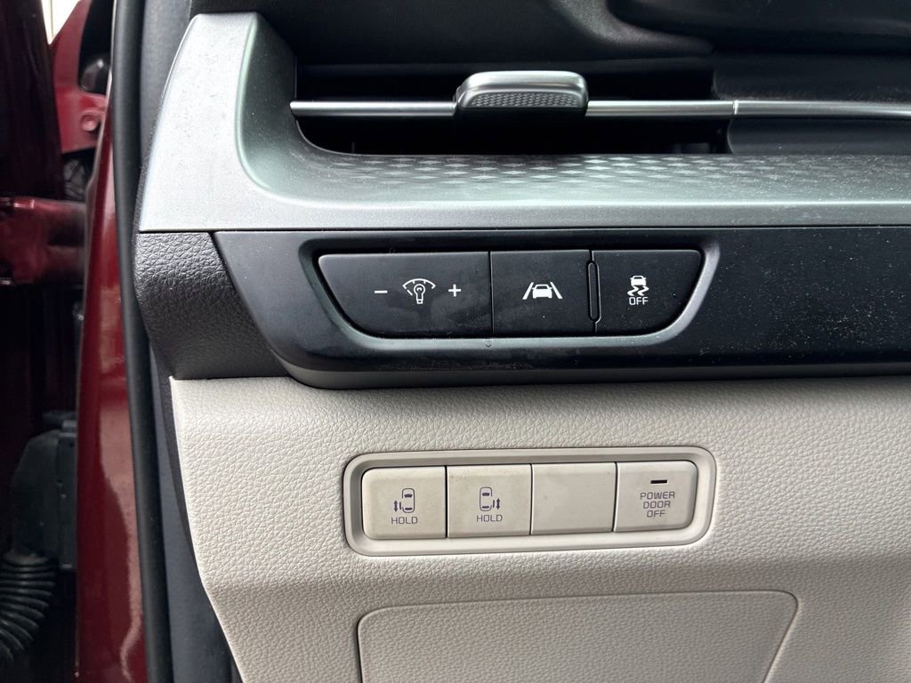 Used 2024 Kia Carnival LX FWD image 14