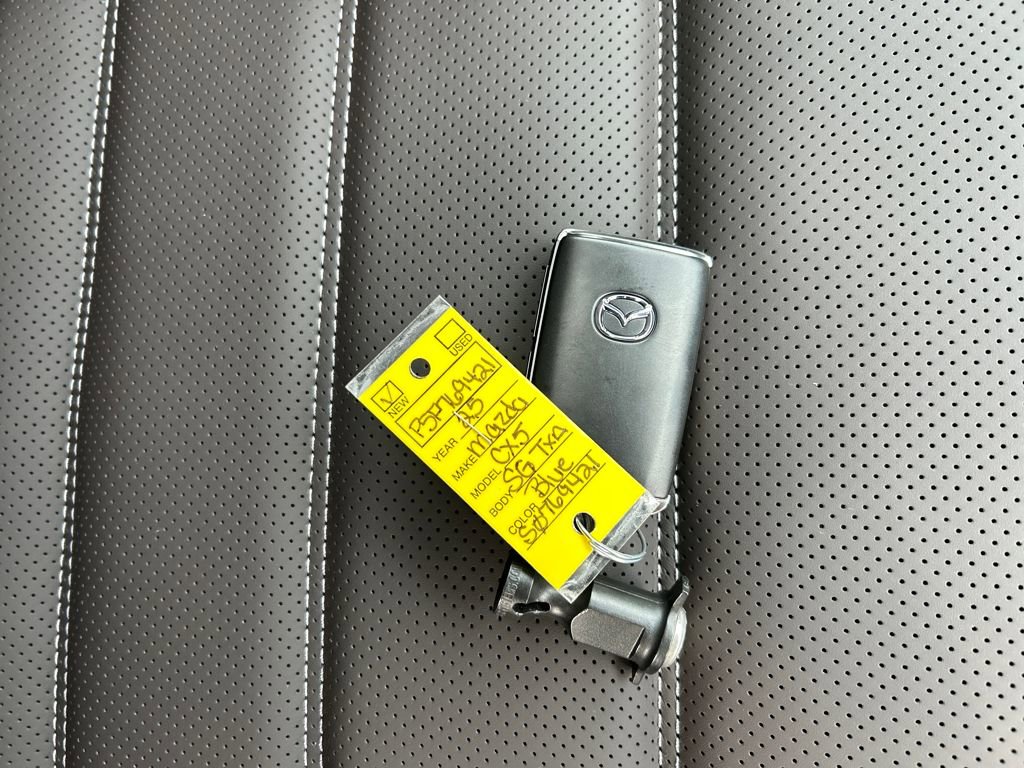 New 2025 MAZDA CX-5 Signature image 32