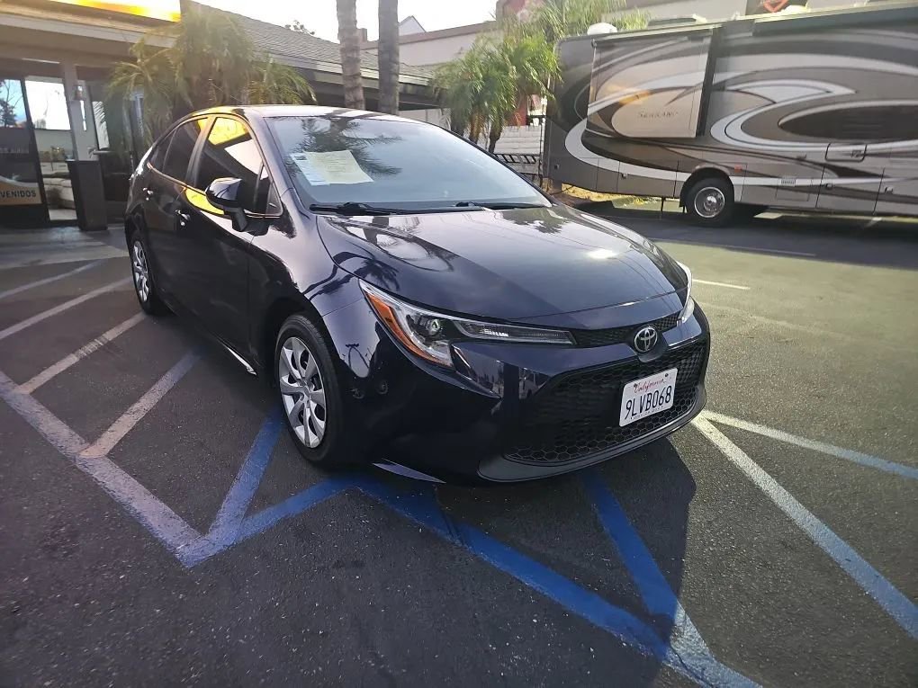 Used 2021 Toyota Corolla LE image 1