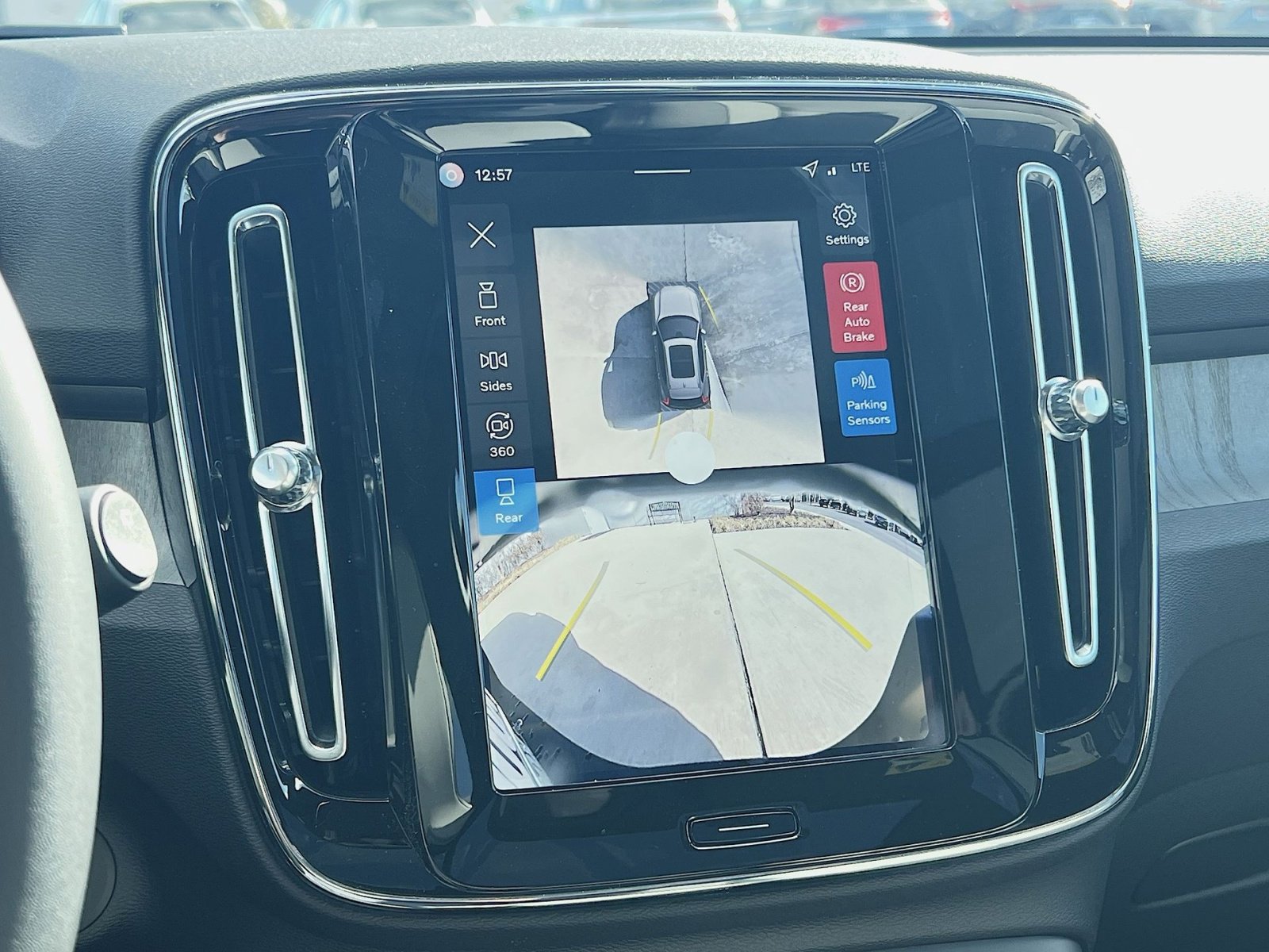 New 2026 Volvo EX40 Plus w/ Climate Package image 19