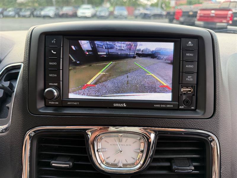 Used 2016 Chrysler Town & Country Touring FWD image 25