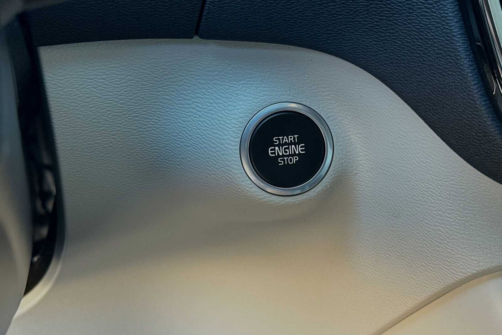 Used 2020 Volvo XC40 T4 Momentum FWD image 22