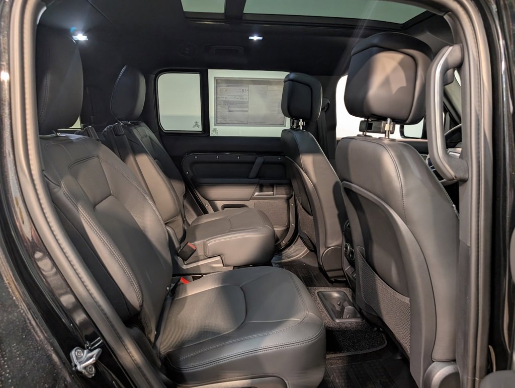 New 2026 Land Rover Defender 130 X-Dynamic SE image 26