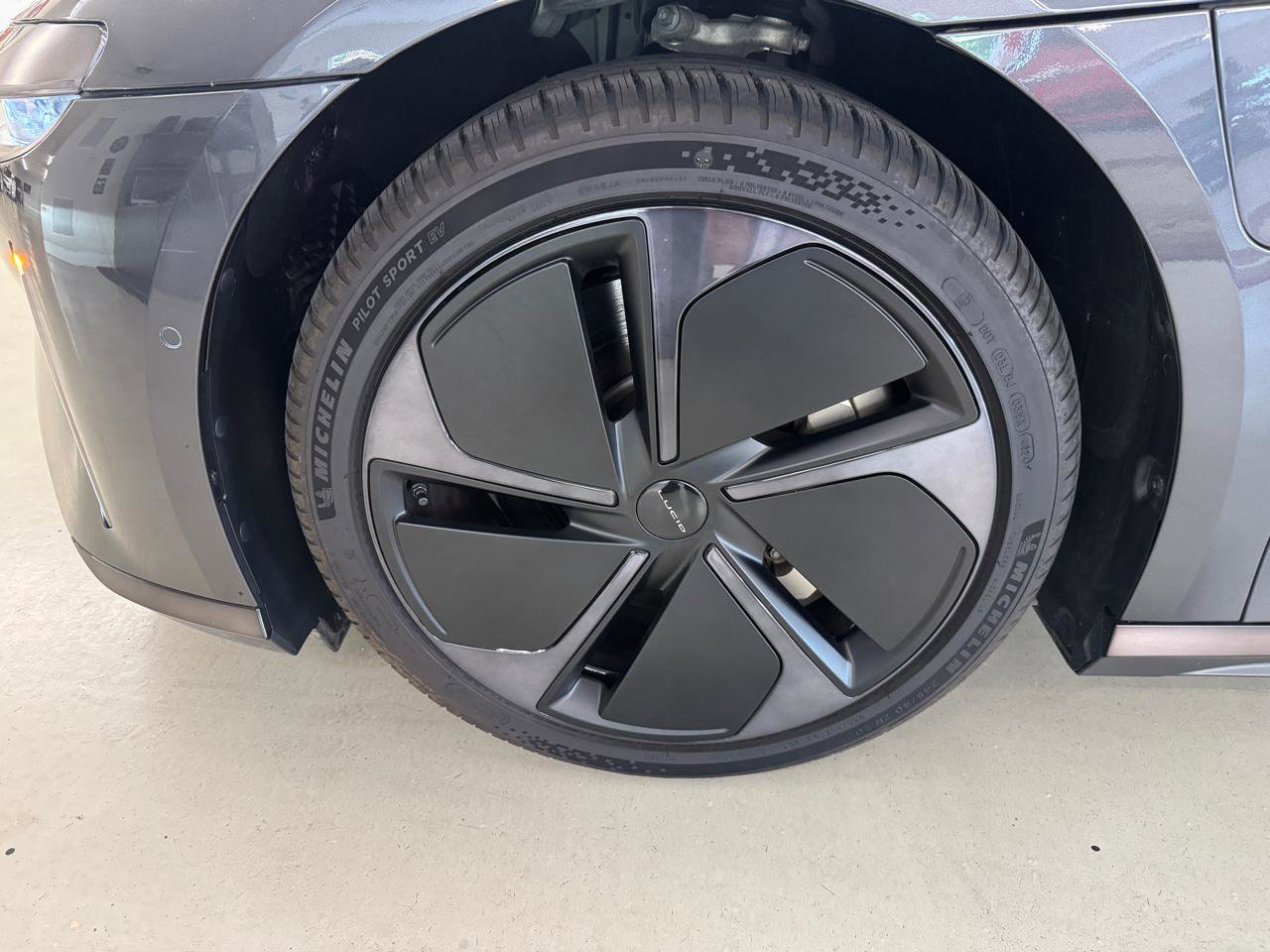 Used 2023 Lucid Air Touring AWD/4WD image 28