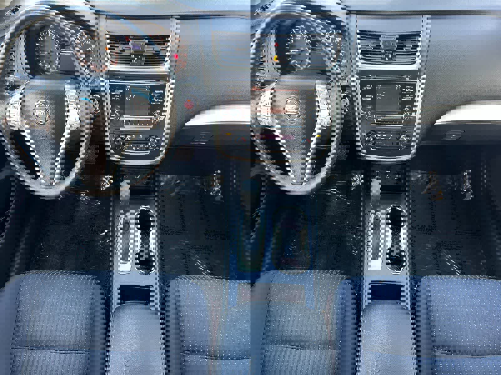 Used 2017 Nissan Altima 2.5 SV w/ Interior Lighting Package image 4