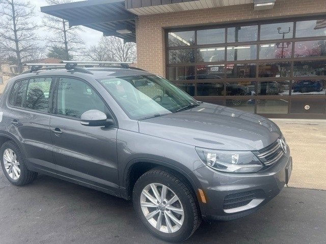 Used 2018 Volkswagen Tiguan Limited w/ Premium Package image 3