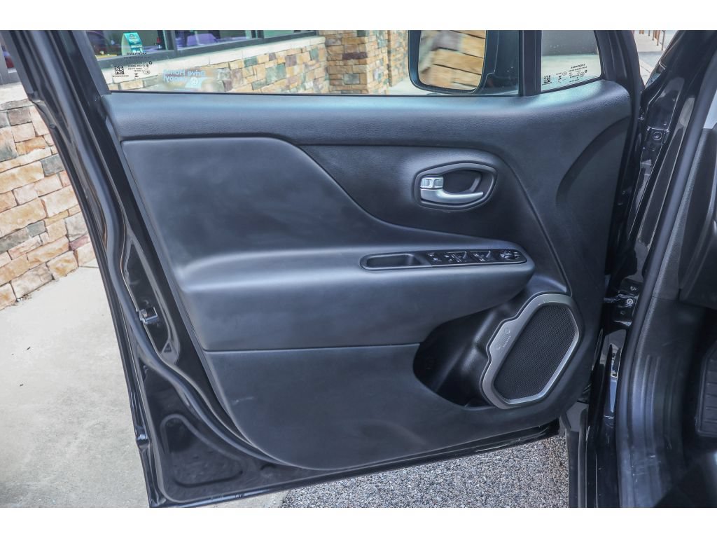 Used 2023 Jeep Renegade Latitude AWD/4WD image 11