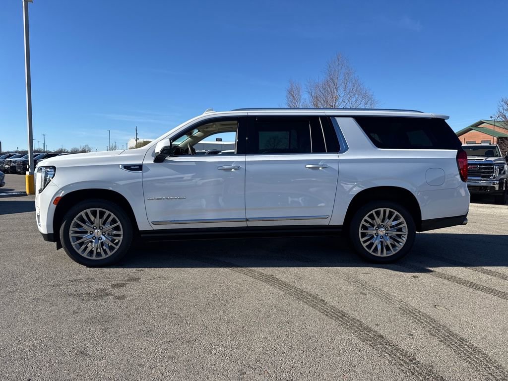 Used 2023 GMC Yukon XL Denali image 3