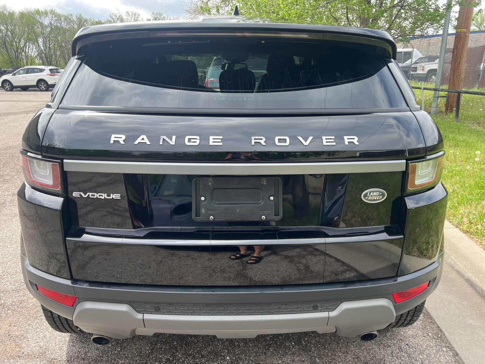 Used 2019 Land Rover Range Rover Evoque SE image 6