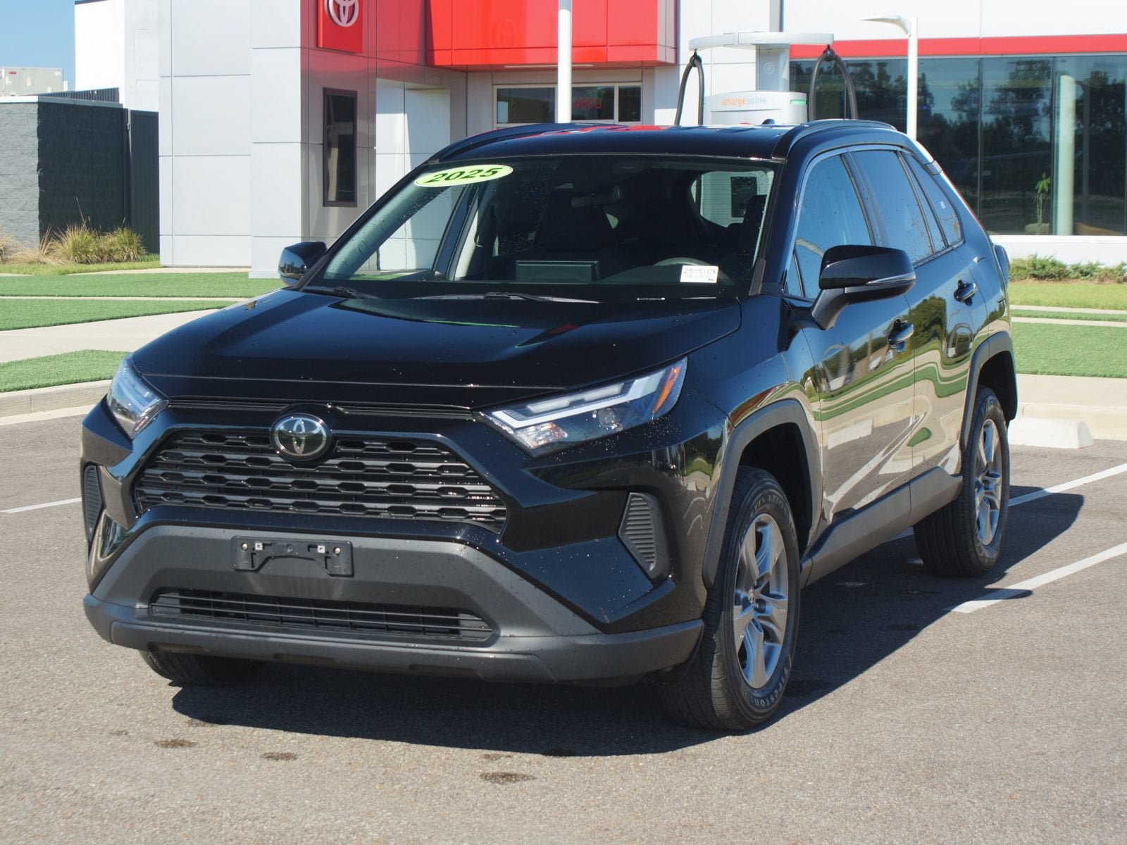 Used 2025 Toyota RAV4 XLE AWD/4WD image 23