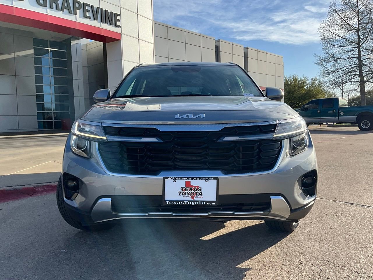 Used 2025 Kia Seltos S image 3